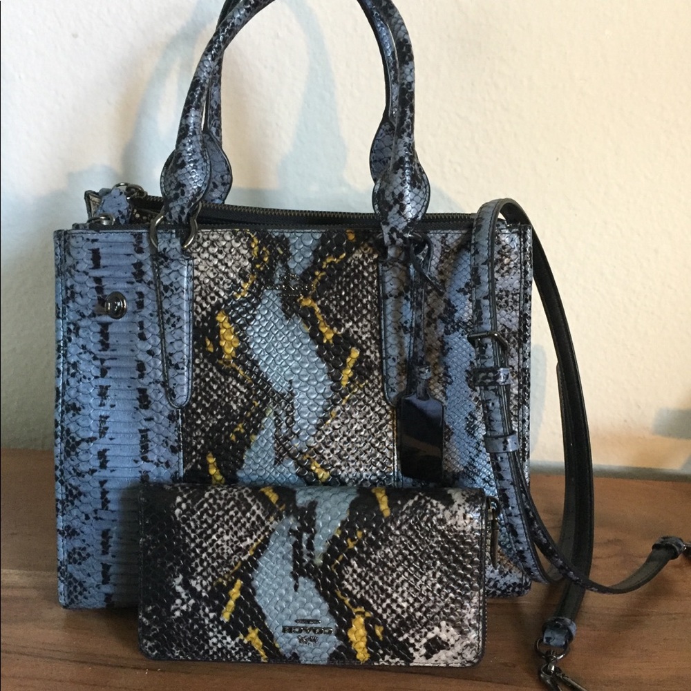 Stunning Coach Crosby